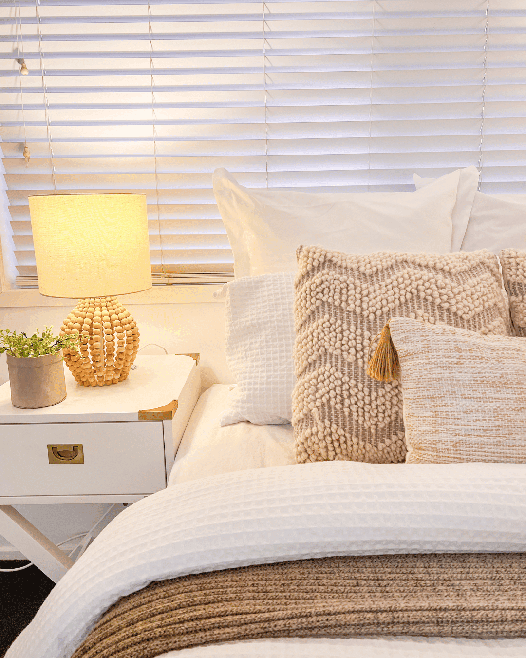 Decluttering guidance to maximise space and flow